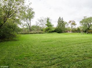 477 E Illinois Rd, Lake Forest, IL 60045