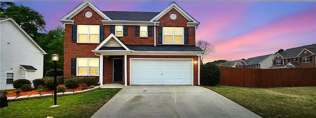 4 bed, 2.5 bath, 2818 sqft, $2,950 — Photo 2