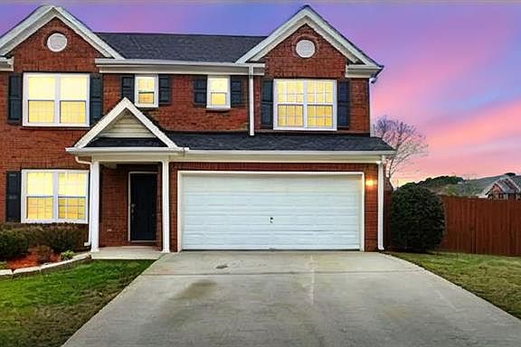 2nd image of 1133 Hawthorn Ln