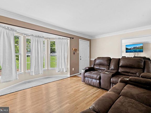 4th image of 4507 Tipton Ln