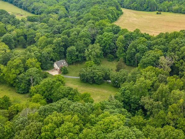 1552 Hidden Meadow Dr, Cottontown, TN 37048
