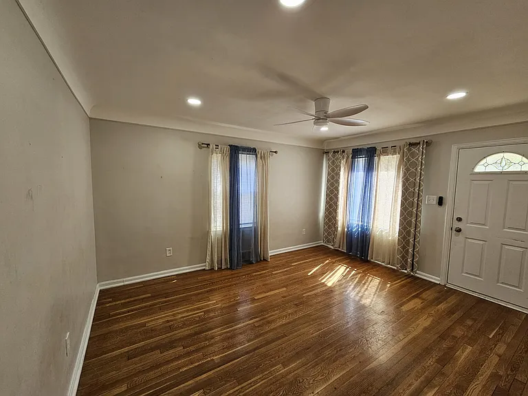 2901 Hubbard St — Photo 8