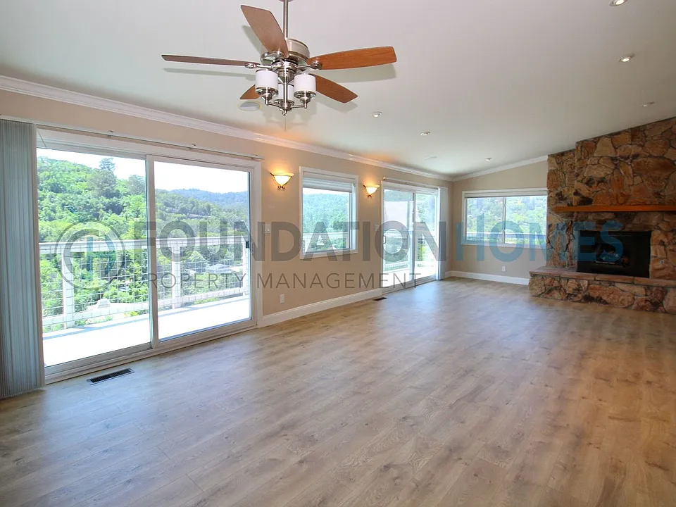 93 Live Oak Ave