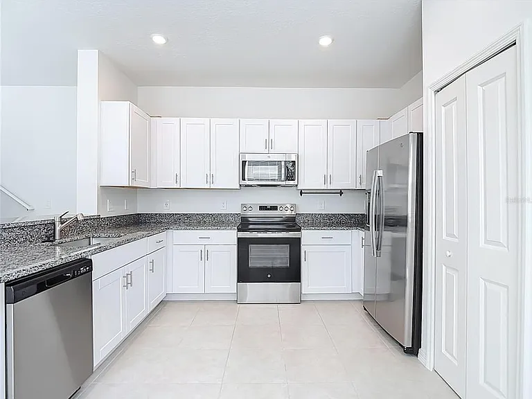 6170 Shiner St — Photo 7