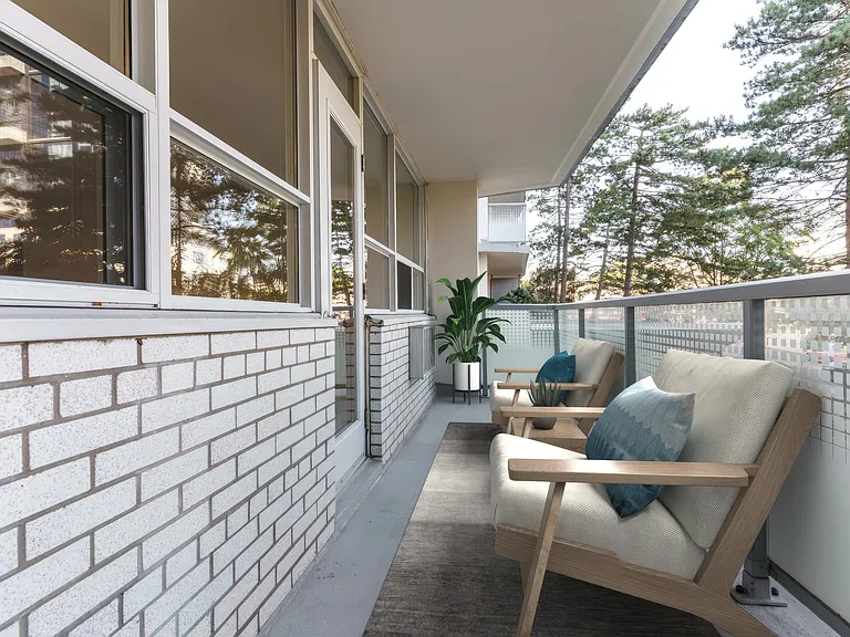 33 Erskine Ave — Photo 40