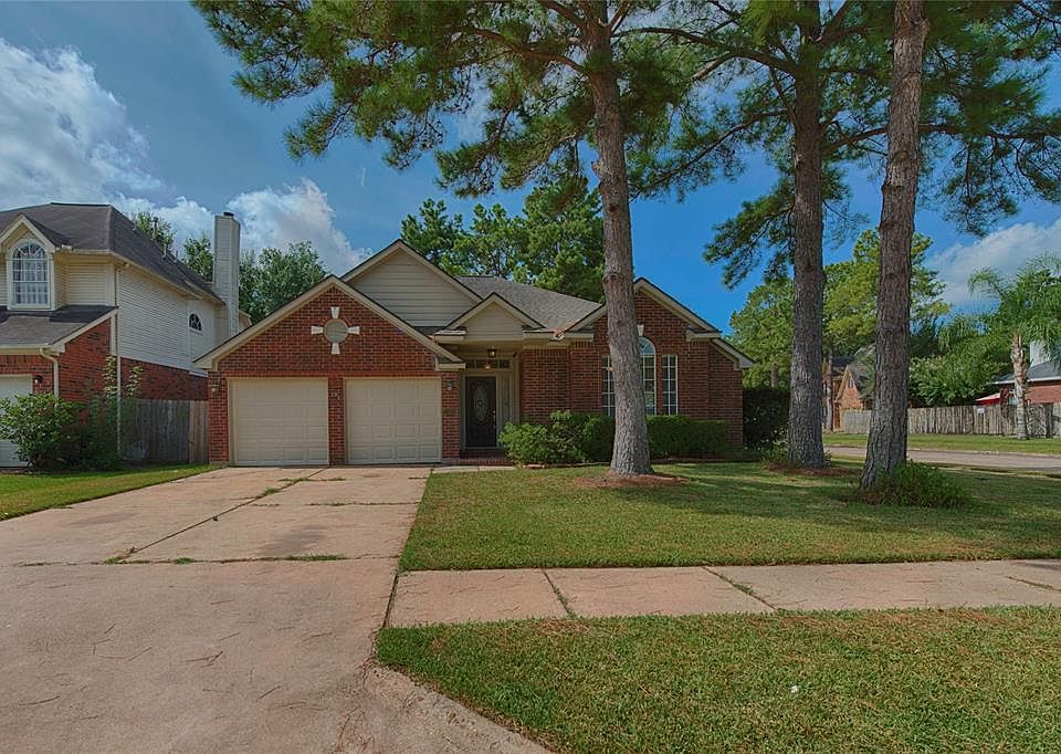 1st image of 7926 Park Hollow Ct
