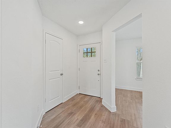 3rd image of 11210 Log Cabin Ln