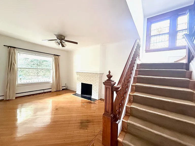 537 E 17th St #1 — Photo 5