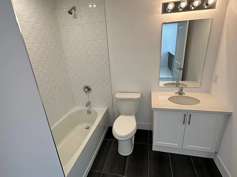 460 Dundas St E #715 — Photo 8