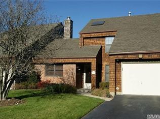 155 Baywoods Ln, Bay Shore, NY 11706