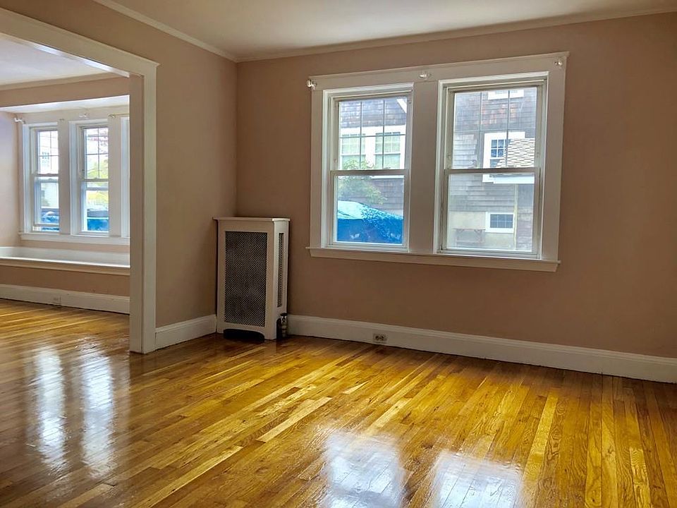1st image of 109 Norfolk St #0
