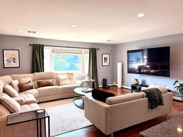 13-55 Comerford Pl — Photo 3