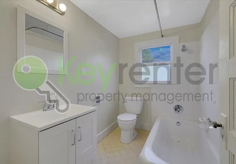 1119 Lochbrae Rd #1 — Photo 6