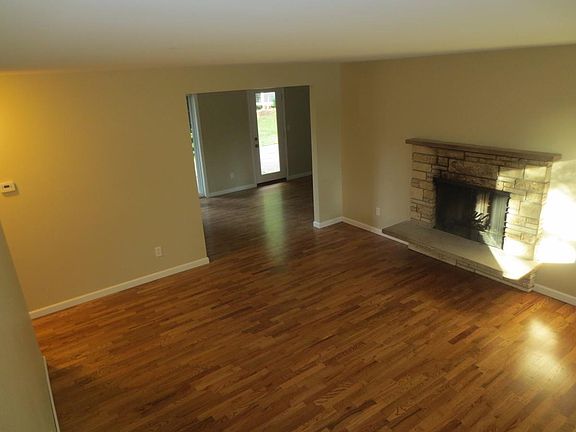 2nd image of 16204 NE 99th St