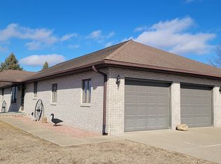 9574 Spring Garden Rd, Manito, IL 61546