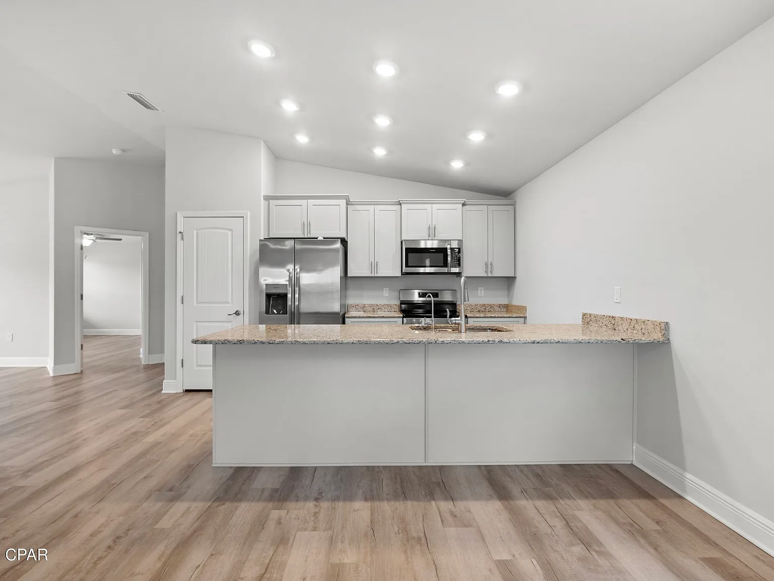 3 bed, 1720 sqft, $2,095 — Photo 4