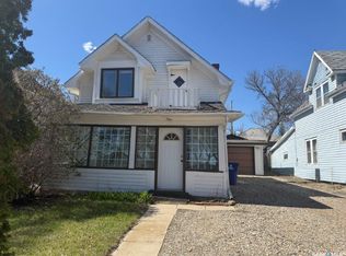 202 3rd Ave E, Kindersley, SK S0L1S0