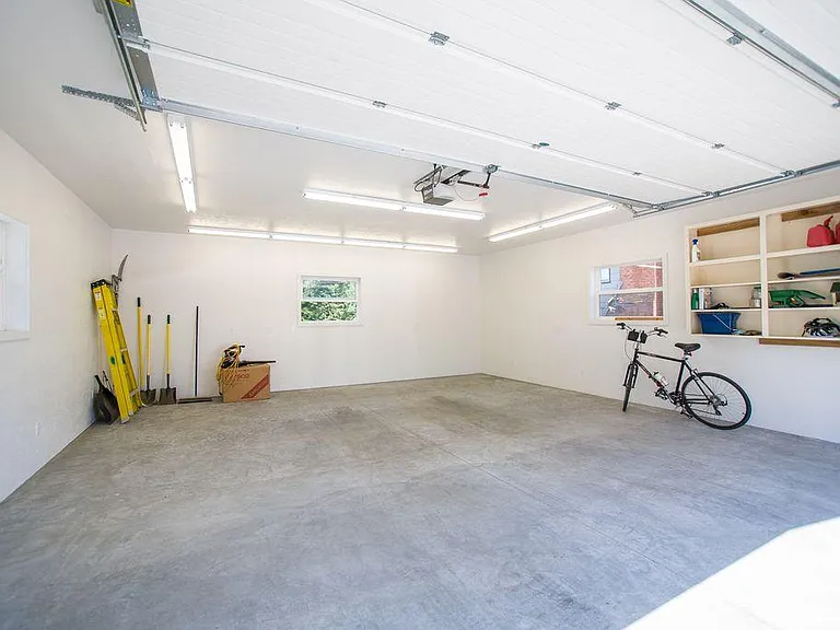 304 Skyles Pl — Photo 13