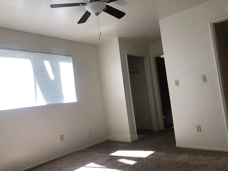 La Vista Apartments — Photo 22