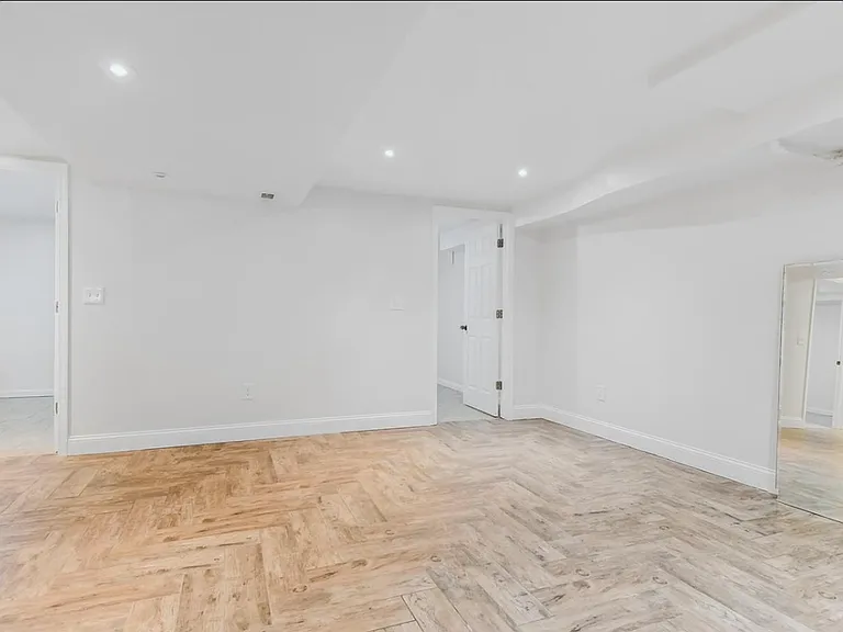 416 Hazlett Ave #5 — Photo 5