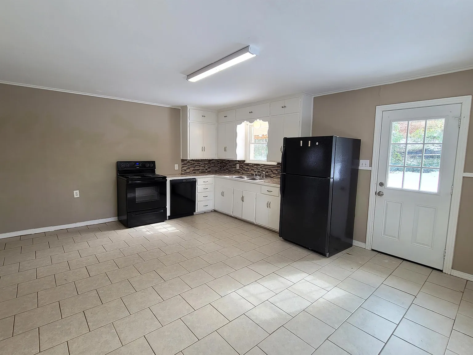 1218 Graham Drive - 1 — Photo 3