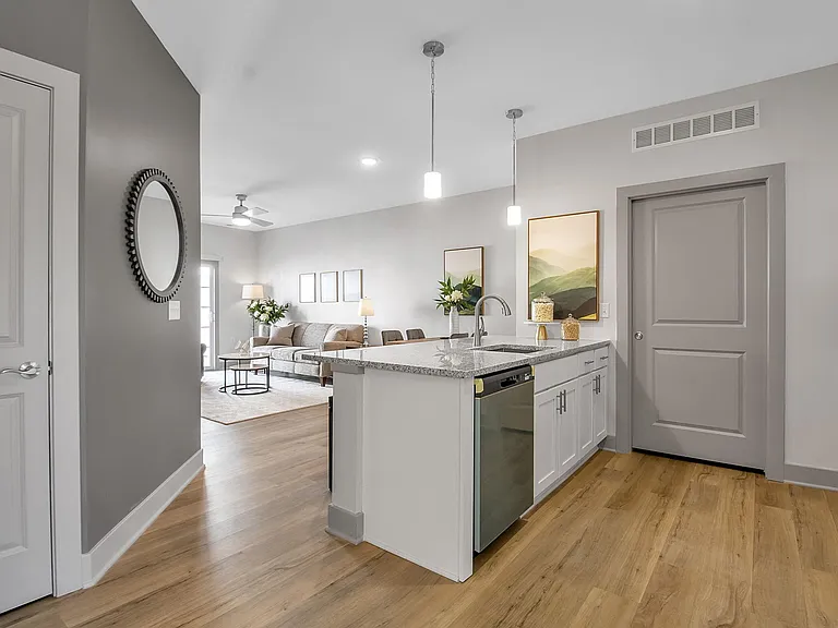 Edgewater East Apartments — Photo 6