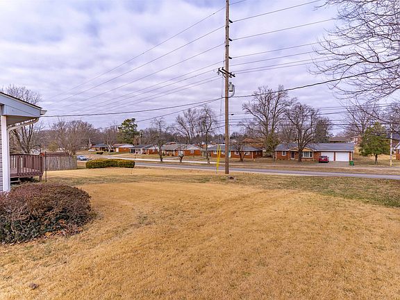 4th image of 929 Larkspur Ct