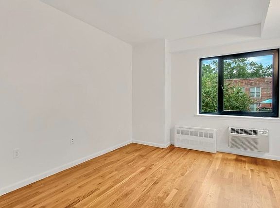 3rd image of 265 Van Brunt St APT 2C