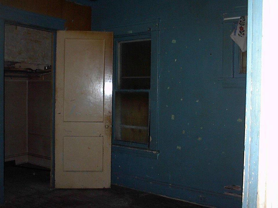 2nd image of 11602 Fairport Ave
