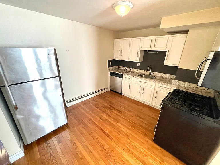 238 Everett St #2 — Photo 6