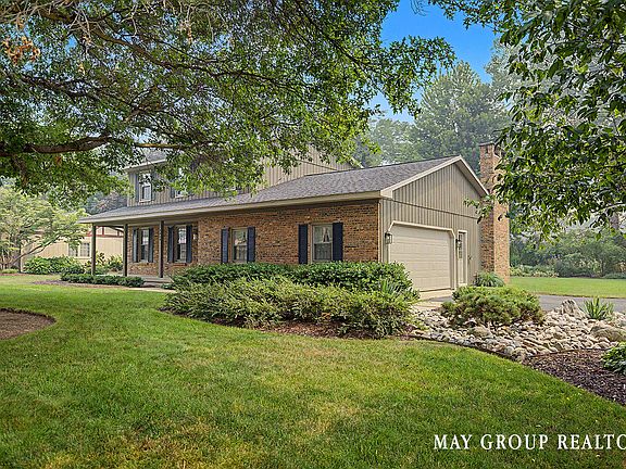2nd image of 4840 Crest Hill Dr NE