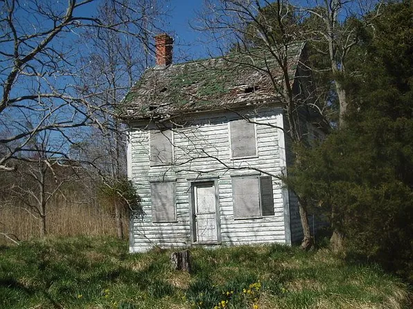 8417 Whites Rd, Sanford, VA 23426