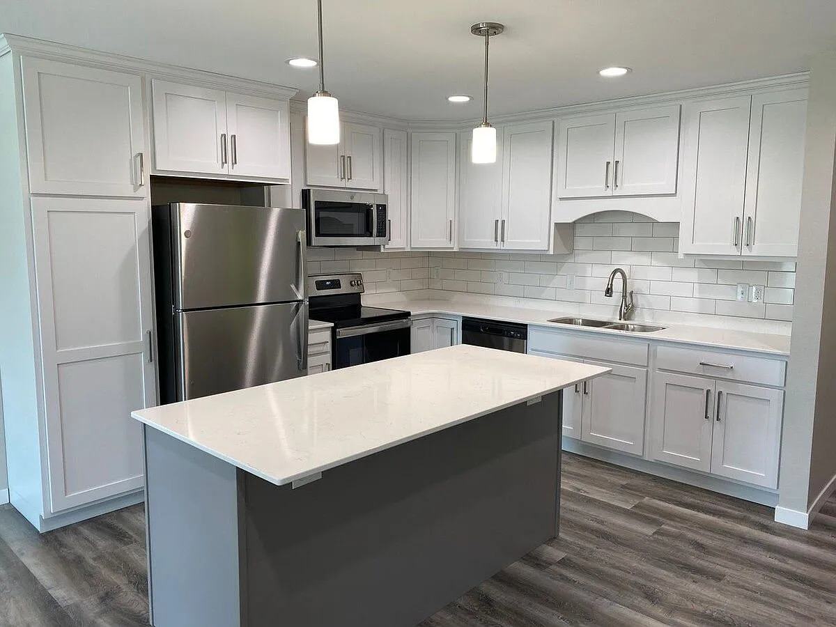 West Ridge Apartments — Photo 1