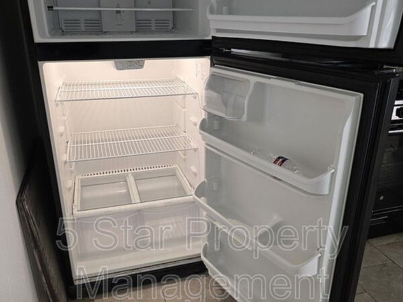5th image of 1654 Exeter Dr #4