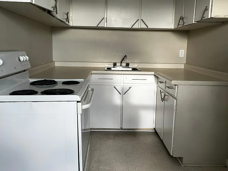 110 Breton Rd #18 — Photo 4