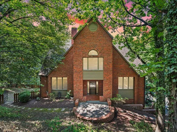 3501 Peakwood Dr SW, Roanoke, VA 24014