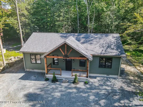 28 Mockingbird Ln, Lake Ariel, PA 18436