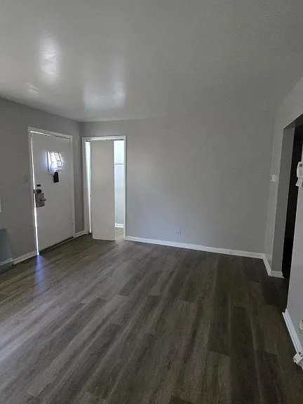 7530 S Saginaw Ave — Photo 4