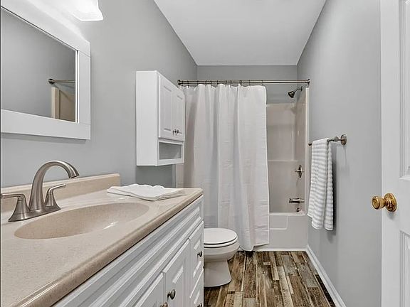 3rd image of 7294 Huntingdon St