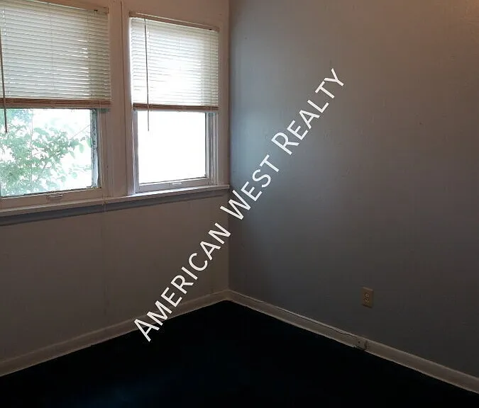 214 N Bernard St — Photo 1