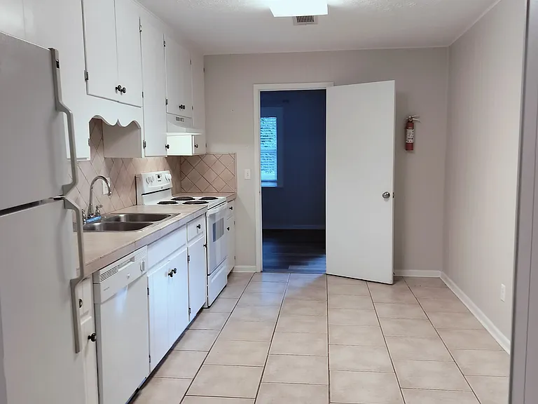 109 Maple St — Photo 12
