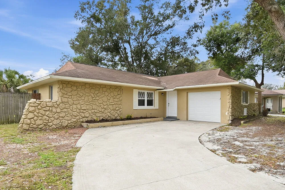 3 bed, 2.0 bath, 1739 sqft, $2,230 — Photo 3
