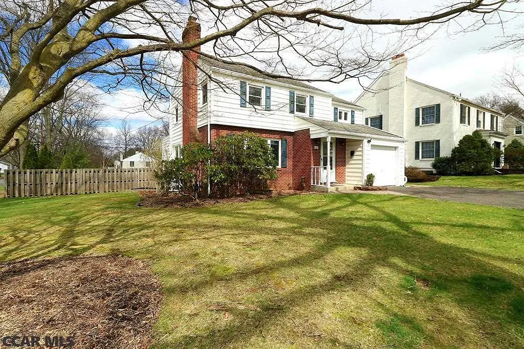 563 Ridge Ave photo 1