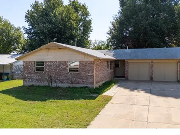 304 W Campbell Dr, Midwest City, OK 73110