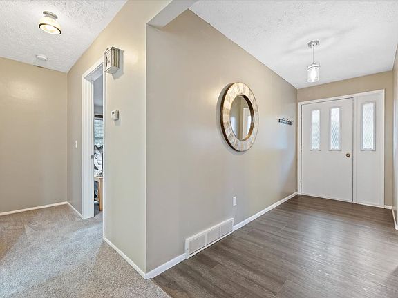 5th image of 301 Hillway Dr