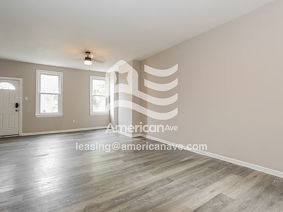1373543_002_living_room_2.jpg