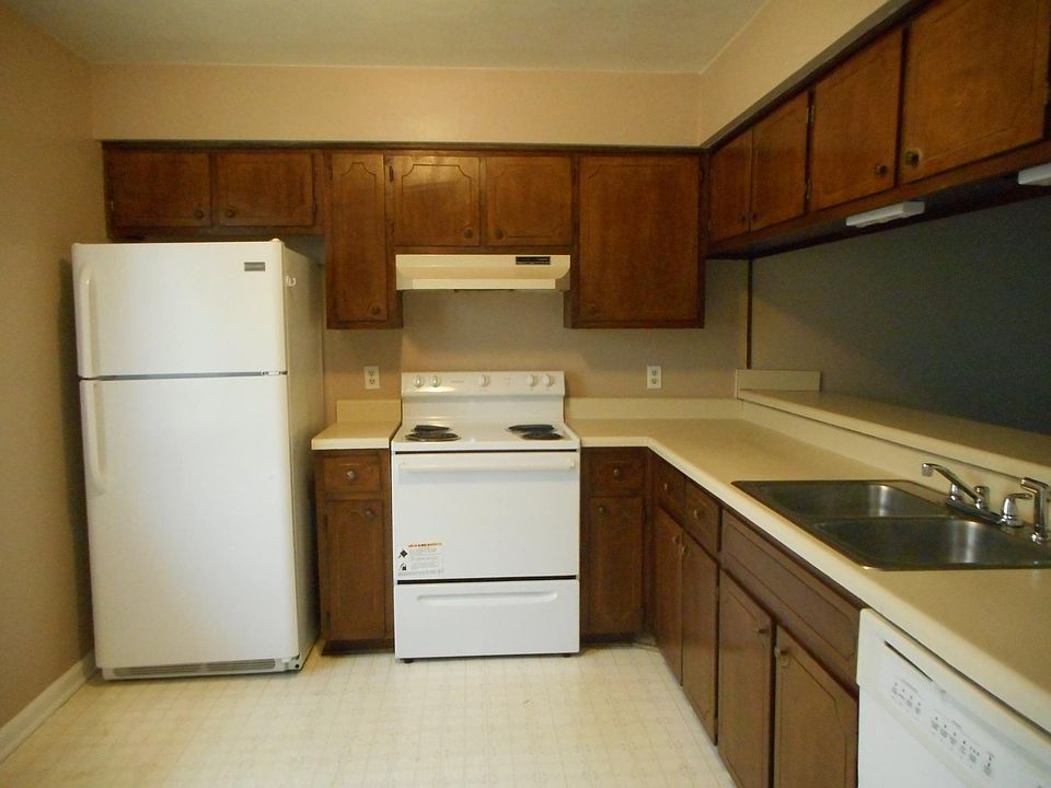 1st image of 1111 East Dr APT D