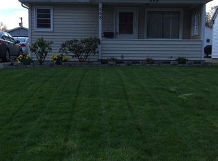 558 Maplewood Ave, Struthers, OH