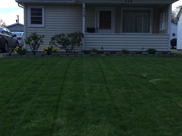 558 Maplewood Ave, Struthers, OH 44471