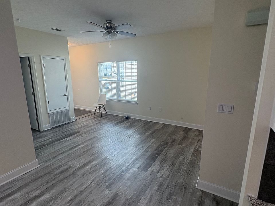 1st image of 30 Chatelaine Cir SE #30